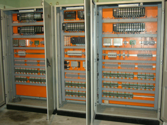 tủ điều khiển bơm - công ty TNH Uy Tùng